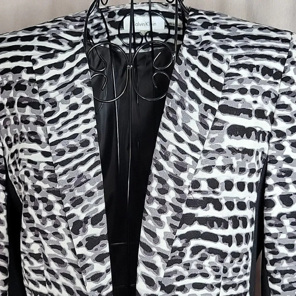 CALVIN KLEIN Black and White Animal Print Jacket Size 2 - Picture 2 of 7